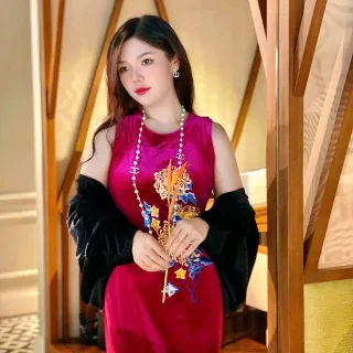 Madame Tuyết Hằng -Áo dài trung niên sang trọng