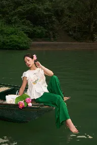 Tuyết Hằng -Giới thiệu sản phẩm áo lụa tơ tằm thêu lắc tay truyền thống – Vẻ đẹp tinh hoa Việt