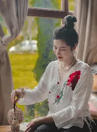 Váy nhung biểu tượng của sự tinh tế và quý phái