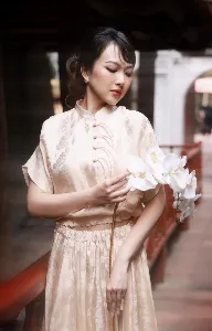 Váy nhung biểu tượng của sự tinh tế và quý phái